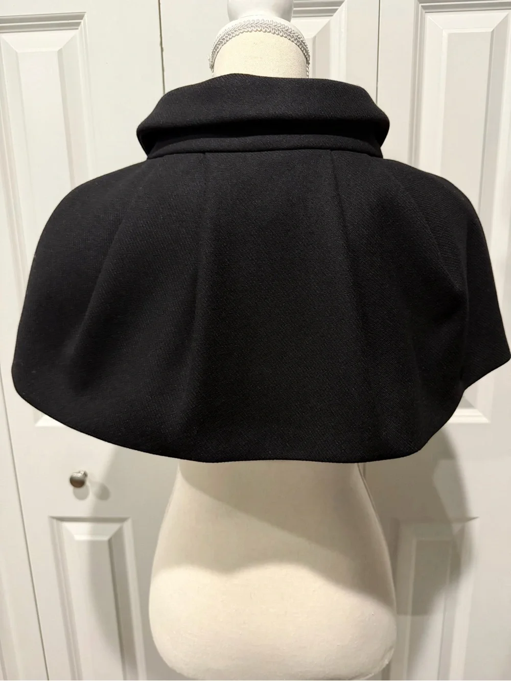 LOUIS VUITTON BLACK WOOL CAPELET - SIZE EU38